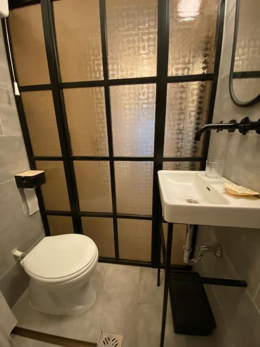 Charming Apartment In The Heart Of Gellert Area. 부다페스트 외부 사진